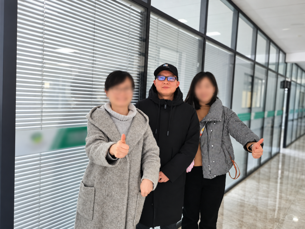 Harry Lee visiting a paper bag and paper box factory in Yiwu Zhejiang in 2022