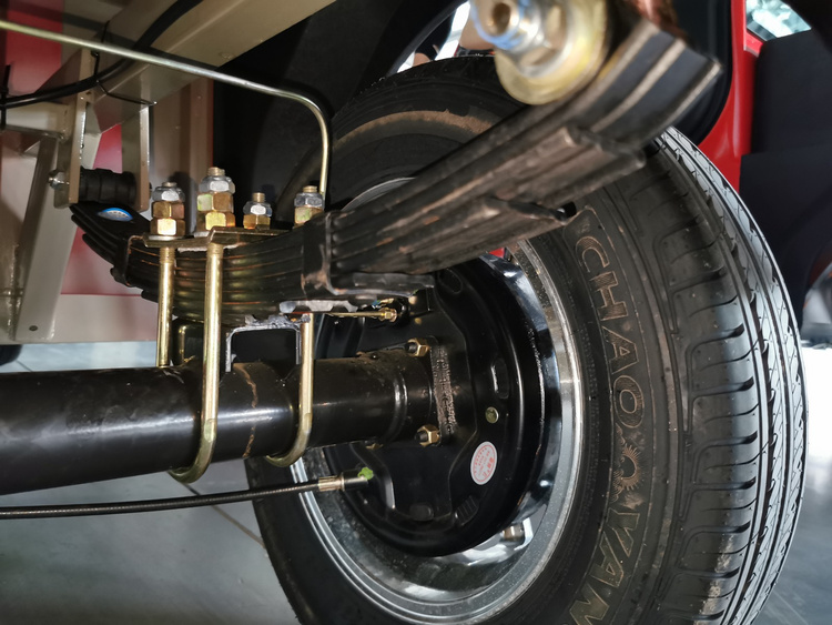 Electric van rear axle leaf spring and brake inspection